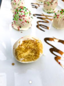 Ridiculously Moist Christmas Cake Pops (5)