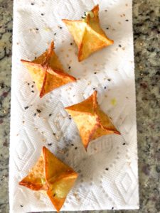 Avocado Cream Cheese Wontons With Sesame