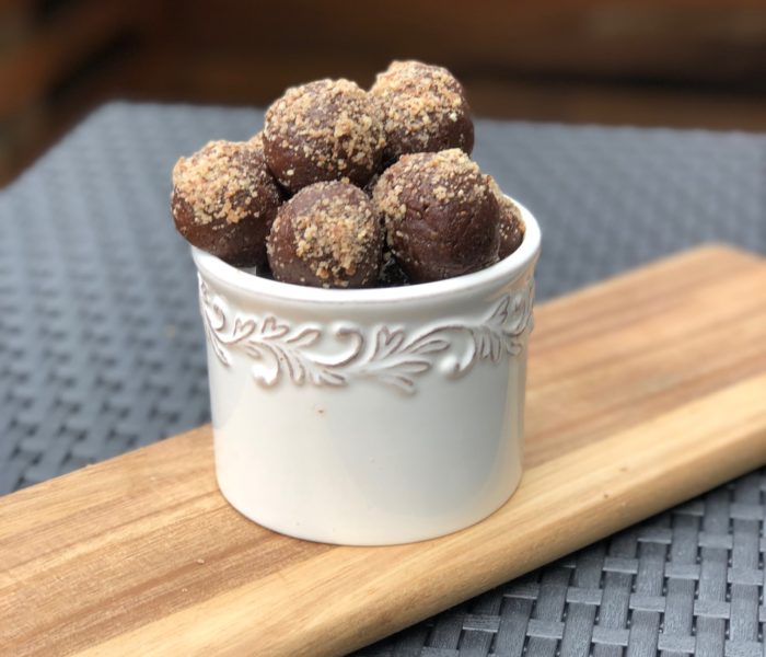 Healthy Chocolate Chia Energy Bites