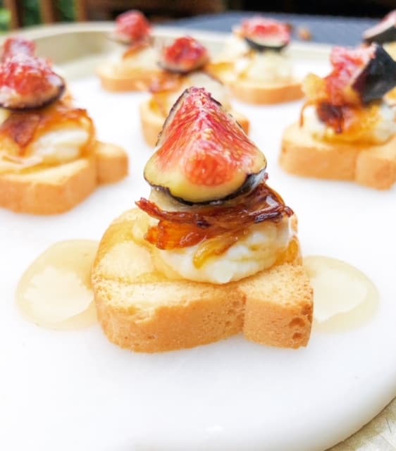 An easy gourmet make ahead canapes recipe with figs! A great ideas perfect for a party or wedding. Vegetarian and made with French brie! A fancy appetizer that can also be served cold!