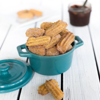 An easy BAKED homemade Mexican churros bites recipe with a chocolate dipping sauce! A deliciously ‘healthy’ way to get an authentic churro! Vegan? Make them eggless! You can easily prepare these tasty mini churros WITHOUT a piping bag too!