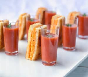 How to make a simple appetizer that serves a crowd! These grown up grilled cheese sticks are baked and can be made ahead of time! A cheap make ahead finger food perfect for adults or kids! #weddingfood #horsd'oeuvres #fancyappetizers #cocktailhour