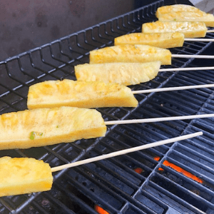 How to grill pineapple skewers
